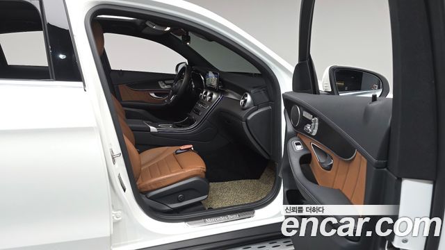 Mercedes-Benz GLC-Class 2023 — photo 16