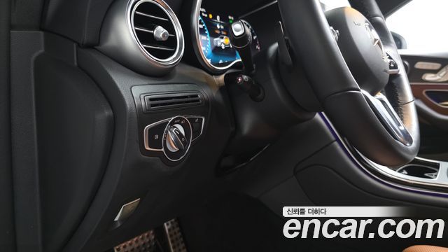 Mercedes-Benz GLC-Class 2023 — photo 29