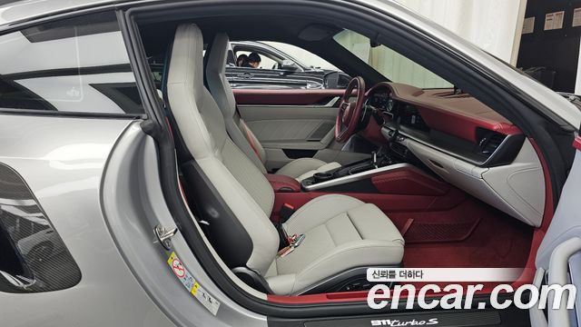 Porsche 911 2023 — photo 17