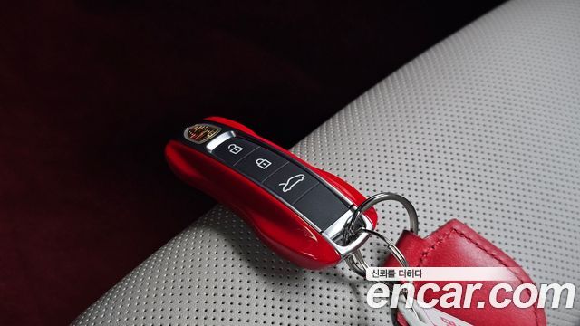 Porsche 911 2023 — photo 16
