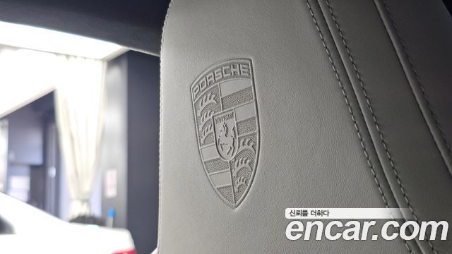 Porsche 911 2023 — photo 33