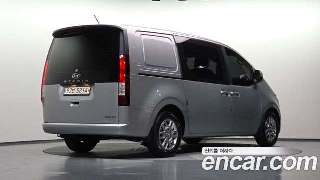 Hyundai Staria 2022 — photo 2