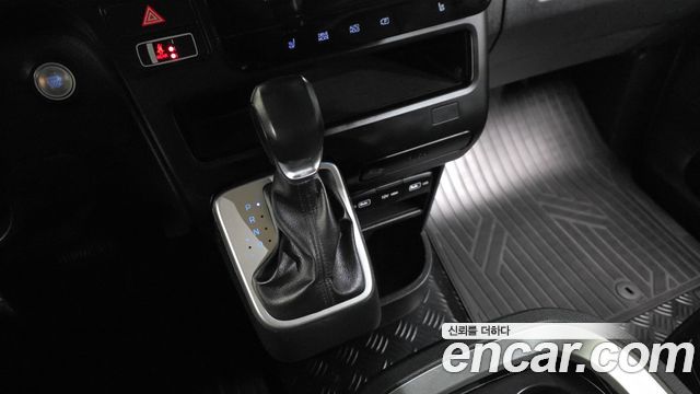 Hyundai Staria 2022 — photo 9