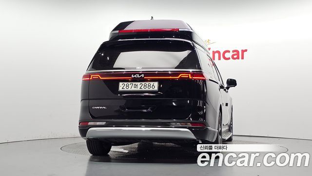 Kia Canival 2023 — photo 4