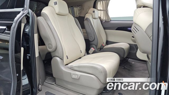 Kia Canival 2023 — photo 17