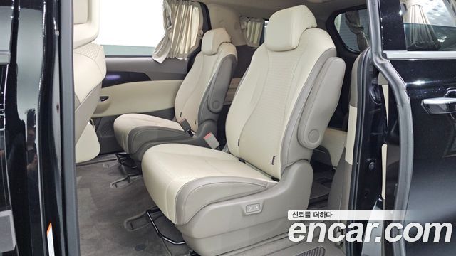 Kia Canival 2023 — photo 18
