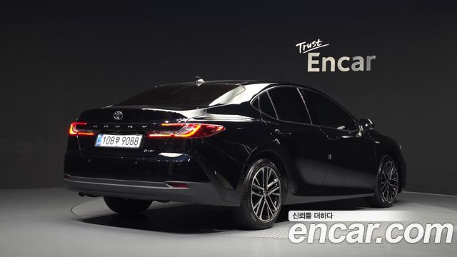 Toyota Camry 2025 — photo 2
