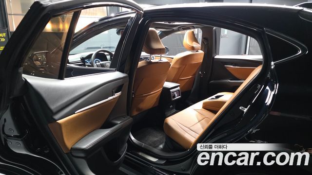 Toyota Camry 2025 — photo 16