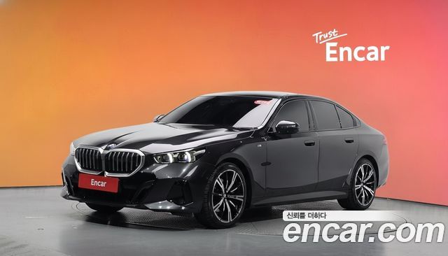 BMW 5-Series 2024 — photo 1