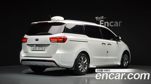 Kia Canival 2015 — photo 2
