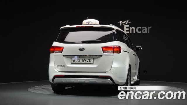 Kia Canival 2015 — photo 4