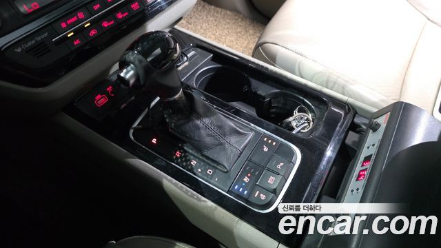 Kia Canival 2015 — photo 12