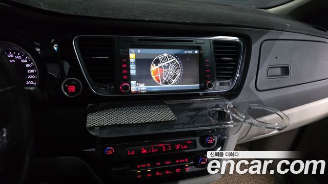 Kia Canival 2015 — photo 20