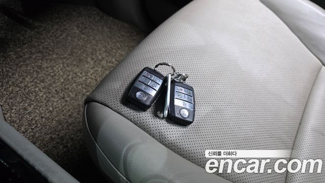Kia Canival 2015 — photo 22