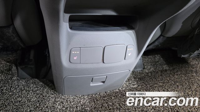 Kia Canival 2015 — photo 24