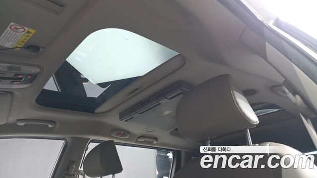 Kia Canival 2015 — photo 25
