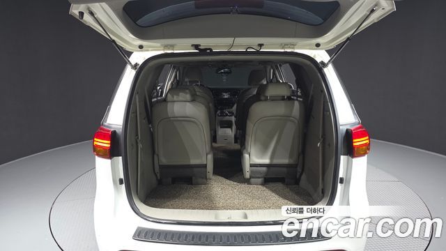 Kia Canival 2015 — photo 26