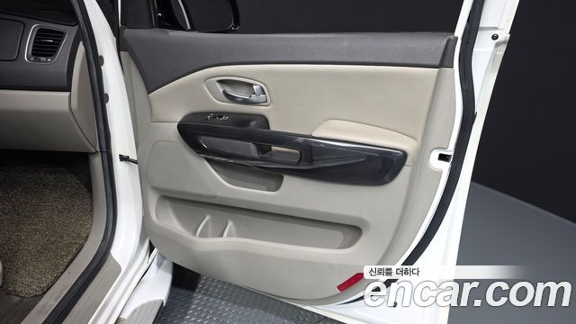 Kia Canival 2015 — photo 15