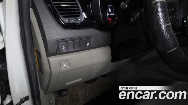 Kia Canival 2015 — photo 28