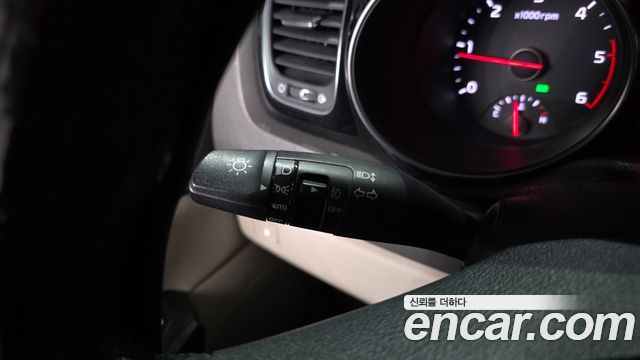 Kia Canival 2015 — photo 29