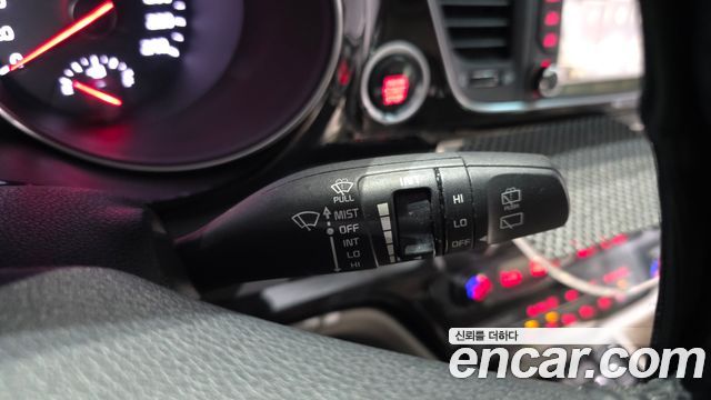 Kia Canival 2015 — photo 30