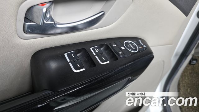 Kia Canival 2015 — photo 31