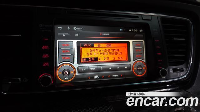 Kia Canival 2015 — photo 33