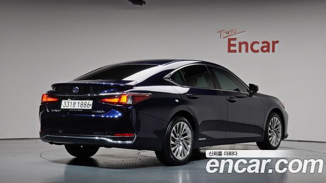 Lexus ES 2022 — photo 2