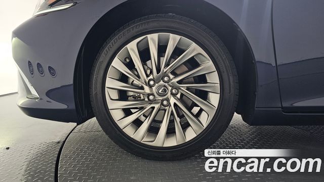 Lexus ES 2022 — photo 5