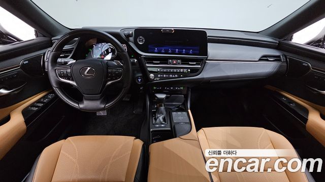 Lexus ES 2022 — photo 10