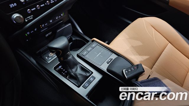 Lexus ES 2022 — photo 12