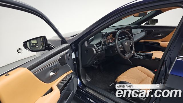 Lexus ES 2022 — photo 13