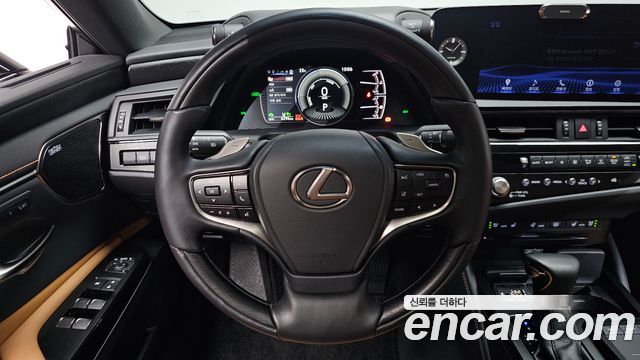 Lexus ES 2022 — photo 19