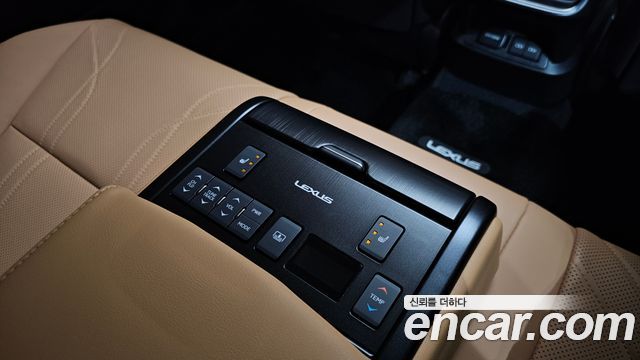 Lexus ES 2022 — photo 25
