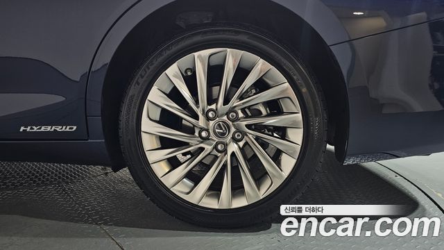 Lexus ES 2022 — photo 7