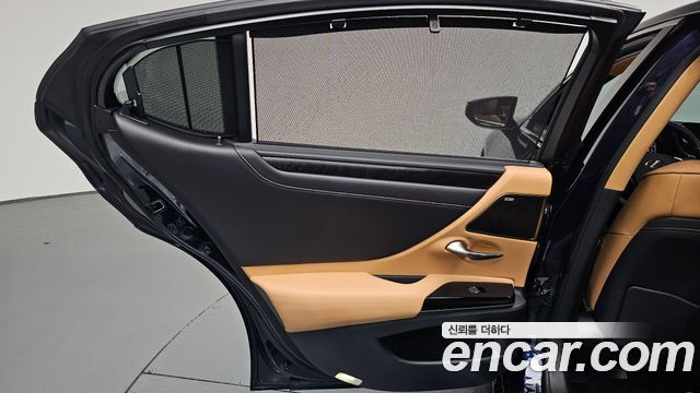 Lexus ES 2022 — photo 15