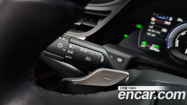 Lexus ES 2022 — photo 35