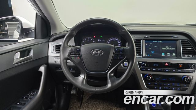 Hyundai Sonata 2017 — photo 12