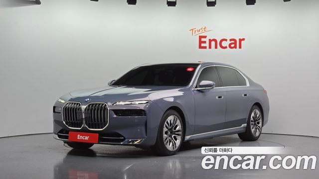 BMW 7-Series 2023 — photo 1