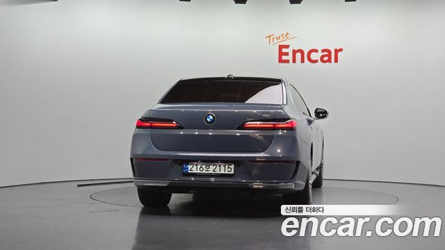 BMW 7-Series 2023 — photo 4