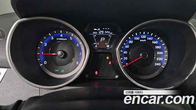 Hyundai AVANTE 2011 — photo 11
