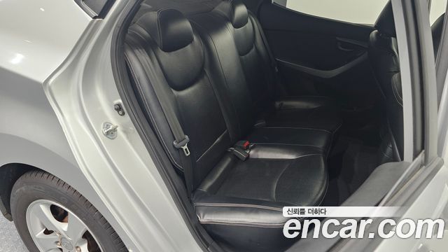Hyundai AVANTE 2011 — photo 17