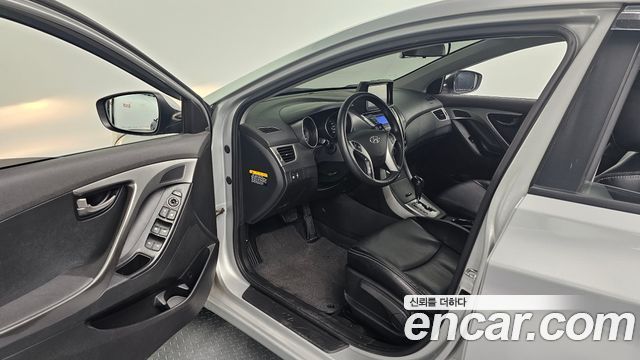 Hyundai AVANTE 2011 — photo 16