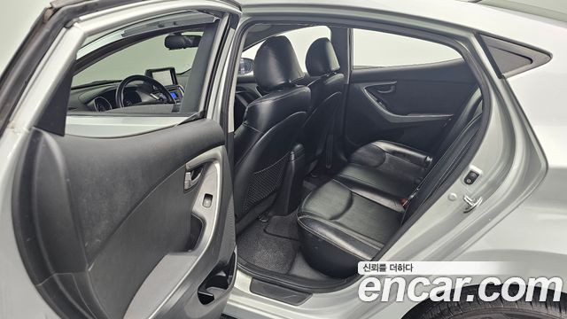 Hyundai AVANTE 2011 — photo 29