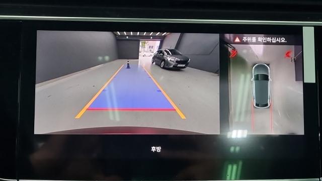 Audi RSQ8 2025 — photo 11
