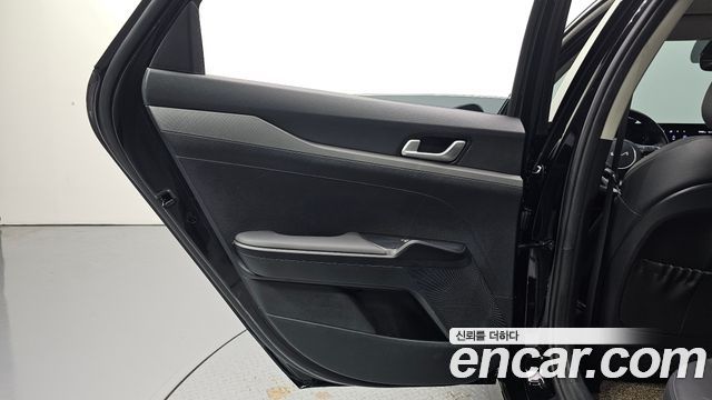 Kia K5 2023 — photo 15