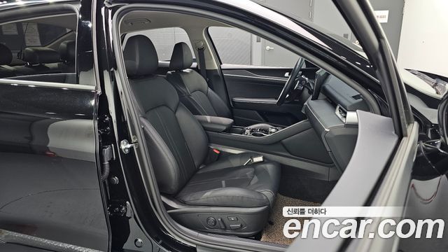 Kia K5 2023 — photo 16