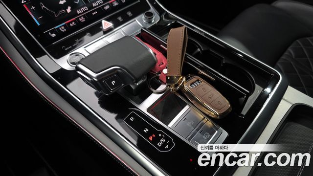 Audi Q8 2023 — photo 12