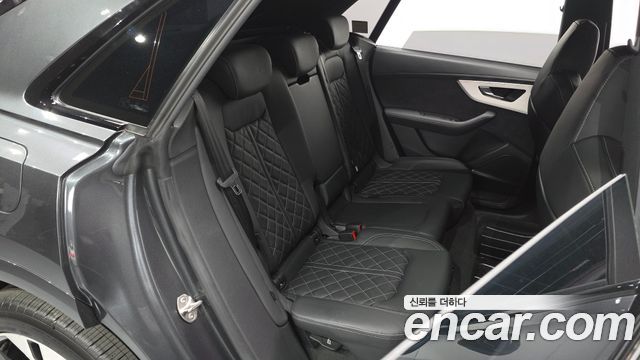 Audi Q8 2023 — photo 18
