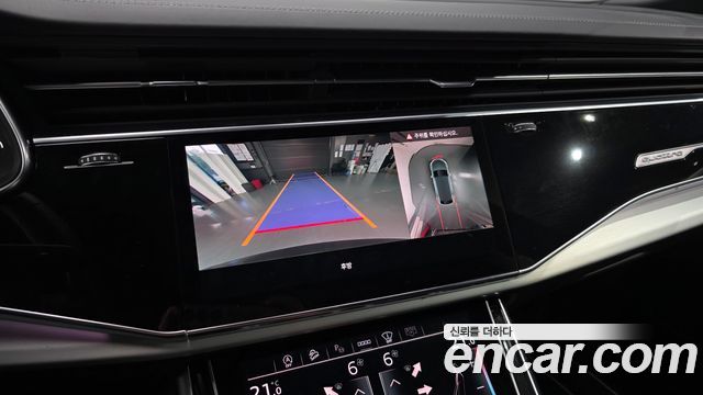Audi Q8 2023 — photo 22